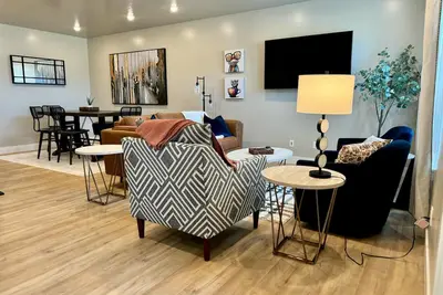 Image de Montana Modern Luxury Townhome - 3 bedroom - Quiet - Convenient