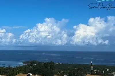 Image de Beautiful and tranquil 2-bedroom, 2 Bathroom house in delightful Discovery Bay.