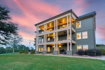 Image de Luxe 38-Acre Homestead Near Gainesville: 5br/7ba, 2 Kitchens, Animals & More!