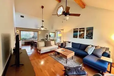 Image de Stylish Cottage: West Austin w/Dedicated Workspace