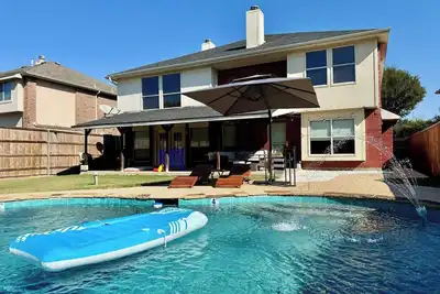 Image de Massive 6br Home | Near Denton, Unt & Lake Fun!