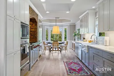 Image de Austin Oasis: Main House + Private Casita & Pool!