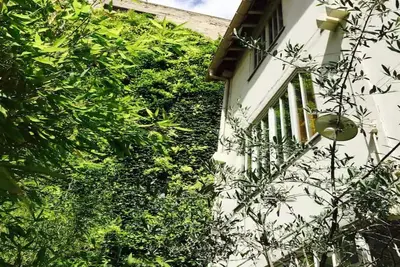 Image de Atelier 3 chambres dans une cour au coeur de Paris.