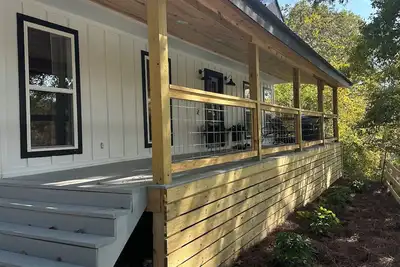 Image de New Charming 3-bedroom house on Smith Lake.