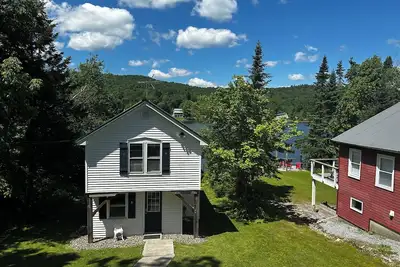 Image de Charming 3-bedroom Lakefront cottage in Woodford Vt with WiFi access
