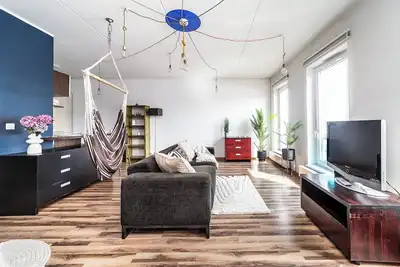 Image de Top floor near ferry terminal. Free parking.