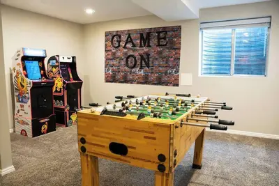 Image de PickleBall Courts Close, Game Room, Central!