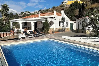 Image de Villa with a pool, spectacular sea and mountain views, 14 minutes from the coast
