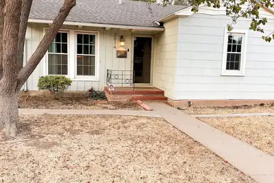 Image de Sun's Up, Gun's Up 2 bedroom Cottage in Lubbock Tx in Tech Terrace