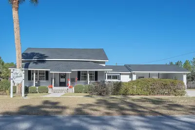 Image de Spacious 5-bedroom country home in Folkston 5 miles from the Okeefenokee Swamp.