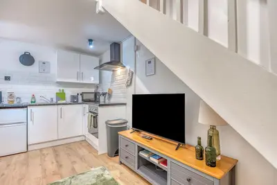 Image de A cosy little open plan cottage right in the heart of Pembroke