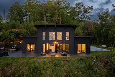 Image de Stunning modern cabin with breathtaking views of Maggie valley