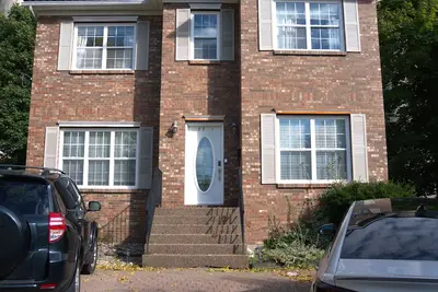 Image de cozy retreat just  minute  downtown Halifax! two-bedroom basement apartment