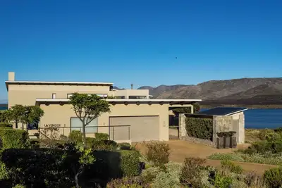 Image de Charming 4-bedroom villa with WiFi, Ac in serene Hermanus