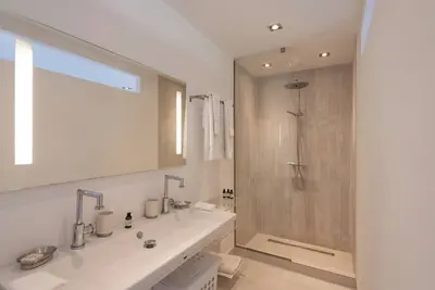 Image de Villa St Jean - Vue Panoramique sur la baie - 3 ch - piscine - Spa chauffé