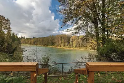 Image de North Cascades Riverside Retreat - 3 Bedroom with River Views, Hot Tub, Ac