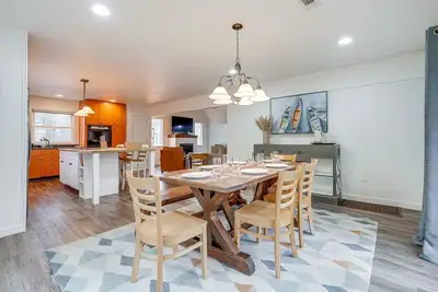 Image de Cozy Family Getaway Steps from Little Paw Paw Lake