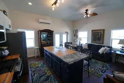 Image de Waterfront 1-bedroom apartment in charming Staniel Cay Huge Patio