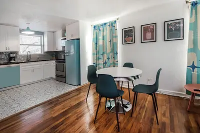 Image de Dog-friendly cottage w Two-car garage