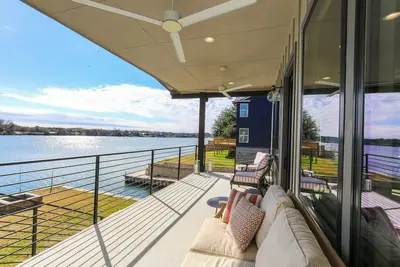 Image de City Escape - Lakefront + 2 Docks + Firepit +Fishing