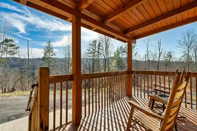 Image de Amazing Location - Secluded/Private - Cozy 2-bedroom Log Cabin - Hot Tub