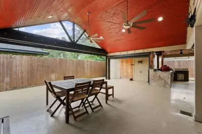 Image de Spacious Retreat: Cozy Bedrooms, Gourmet Kitchen & Outdoor Oasis!