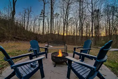 Image de Log Cabin Amazing Location - Private - Cozy 3-bedroom Sleeps 8 - Hot Tub