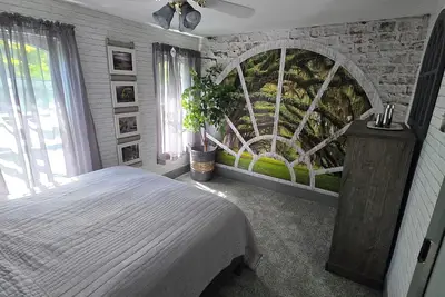 Image de Charming 1-bedroom apartment  minutes  from Ricketts Glenn State Park.