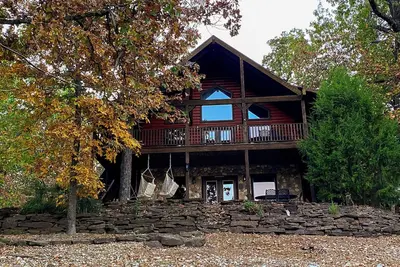 Image de New! ! Lodge Style Grand Lake 6-bedroom Cabin & Private Dock. Great for families.