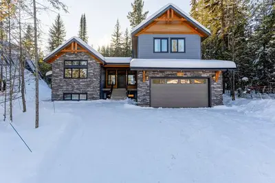 Image de Ski In to your Hot Tub and Sauna. Luxurious