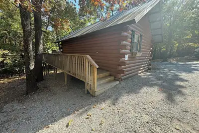 Image de Morning Star Romantic Log Cabin in the woods. Hot Tub & Wood Burning Fire Place.