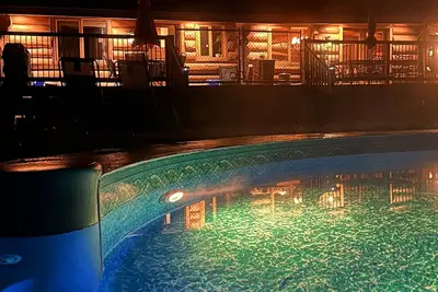 Image de Harrison Oak Chalet/ 5 minutes to Harrison Lake, with game room & deck