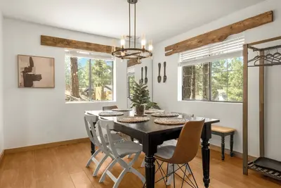 Image de Delightful 3-bedroom house in charming Flagstaff w/King Size Bed & Gas Log Stove