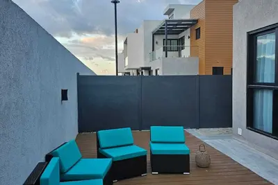 Image de Stunning Coastal 3-bedroom villa with pool and private beach, WiFi and Ac