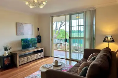 Image de Charming Home in Canterbury, Racecourse View & Tennis Court