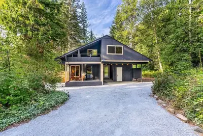 Image de Relaxing, Private Cabin w/Hot Tub & Generator near Mt Rainier!