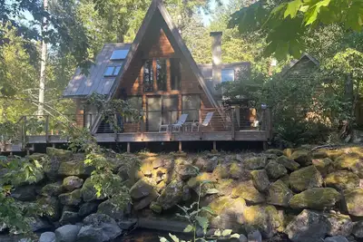 Image de Beautiful 2-bedroom cabin beside a creek in relaxing Packwood with WiFi, Ac