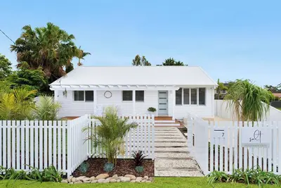 Image de Salt: Stunning coastal Jervis Bay beach house - stroll to beach & shops