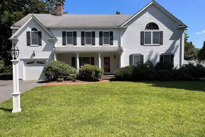 Image de Large home in the heart of Osterville Village, sleeps 11