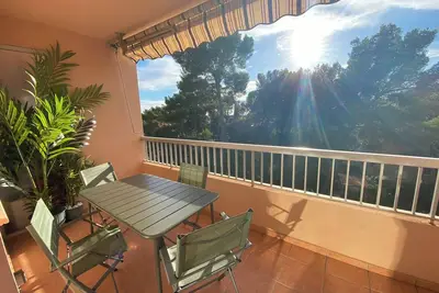 Image de Beau T2 tout confort Sanary Centre, Clim Parking balcon spacieux sans vis a vis