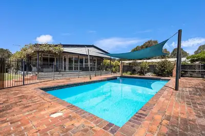 Image de Chenu Lakeside Homestead: Your Perfect Holiday Retreat