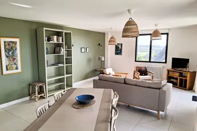Image de Magnifique appartement moderne avec vue mer et jardin! Proche plage.