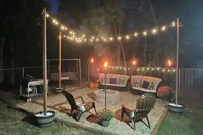 Image de Charming Time of Our Lives Cozy Cottage with Fire pit! Pet Friendly Fenced Yard!