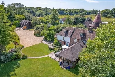 Image de Luxury Farmhouse with Hot Tub, pool (seasonal), tennis, bar and kids play area.