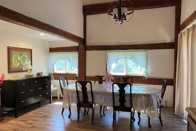 Image de Large 4-Bedroom Riverfront Apartment in 1850 Barn. Close to Skiing, Hiking