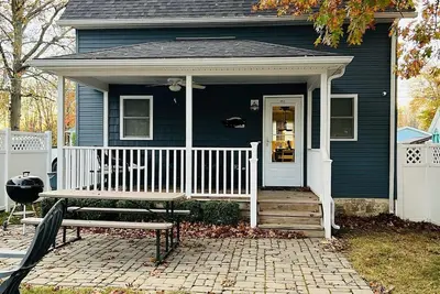 Image de 7 minute walk from the strip!