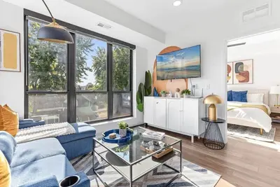 Image de Modern Apt with Rooftop & City Views