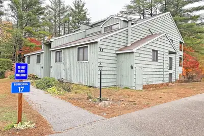 Image de Seasons Cottage Near Attitash w/ Community Pool, Fitness Rm, Tennis and more!