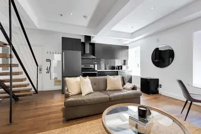 Image de Designer Penthouse|2-Level Loft+Free Parking