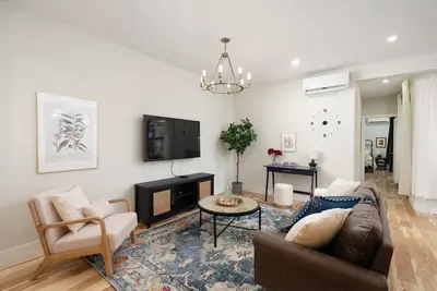 Image de Gorgeous Mile End-3bd 3ba+Parking/Sauna